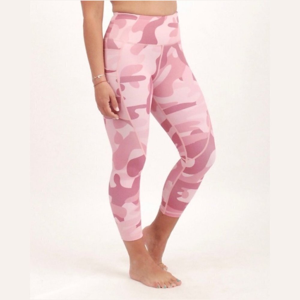 Zyia Women's Pink Camo Pocket Light N Tight Hi-Rise Capris 20" Leggings - 8-10